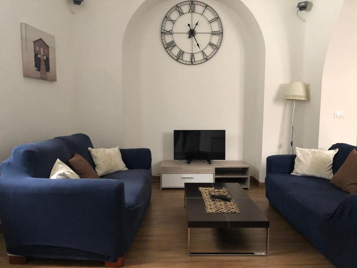 Elle'S House Appartement Savona Buitenkant foto