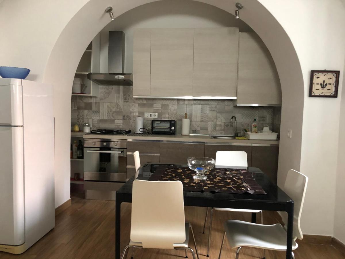Elle'S House Appartement Savona Buitenkant foto